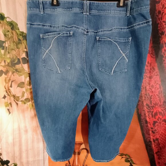 VGUC: Lane Bryant Sze 26 Blue Tighter Tummy Tech Capri Denim Jeans - Picture 2 of 4